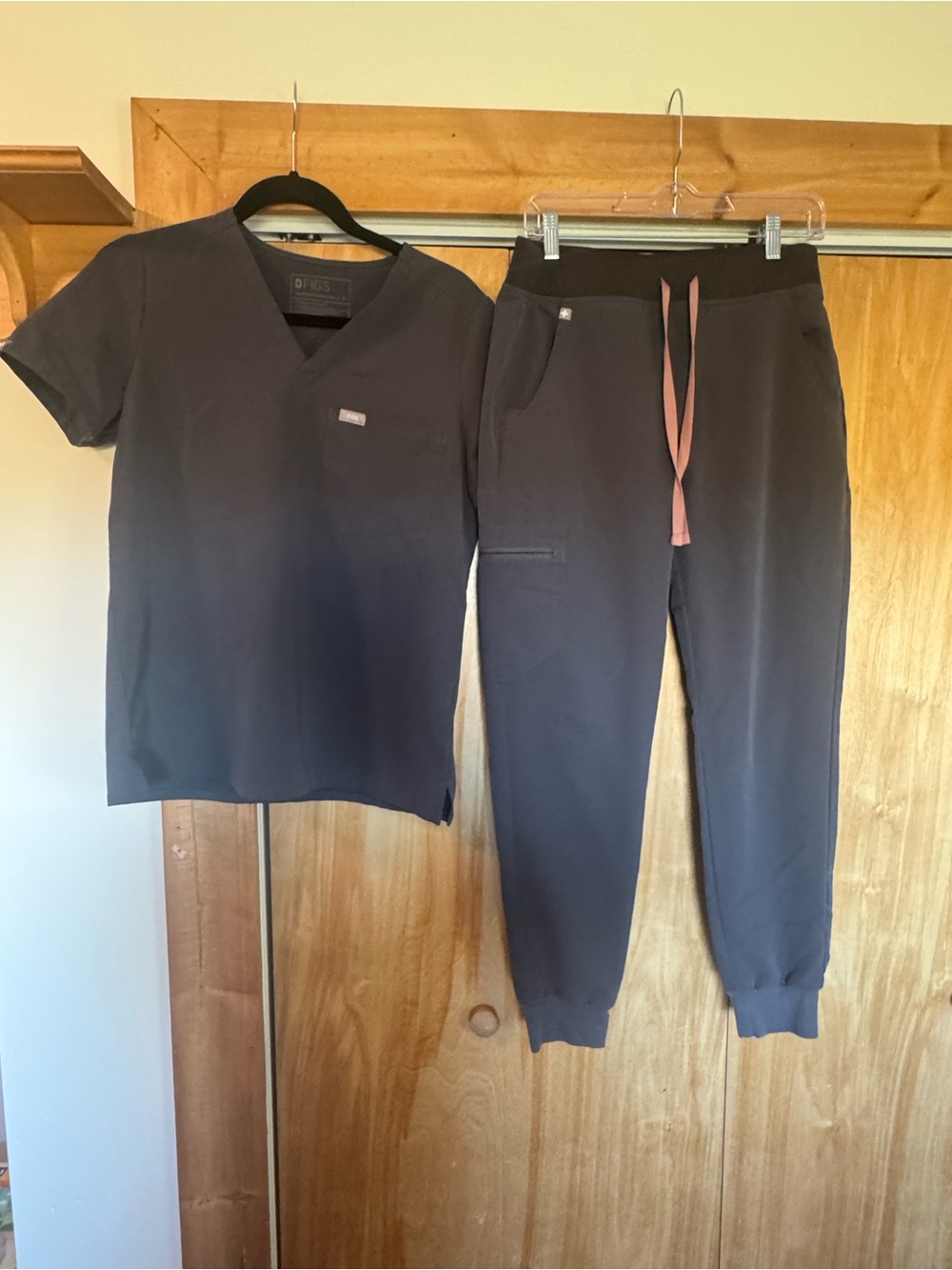 Figs Zamora jogger scrub pant. Catarina top.